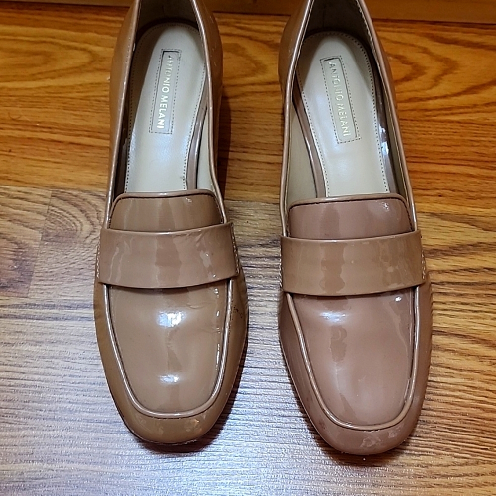 Antonio Melani beige glossy shoes size 6 M - Picture 2 of 3